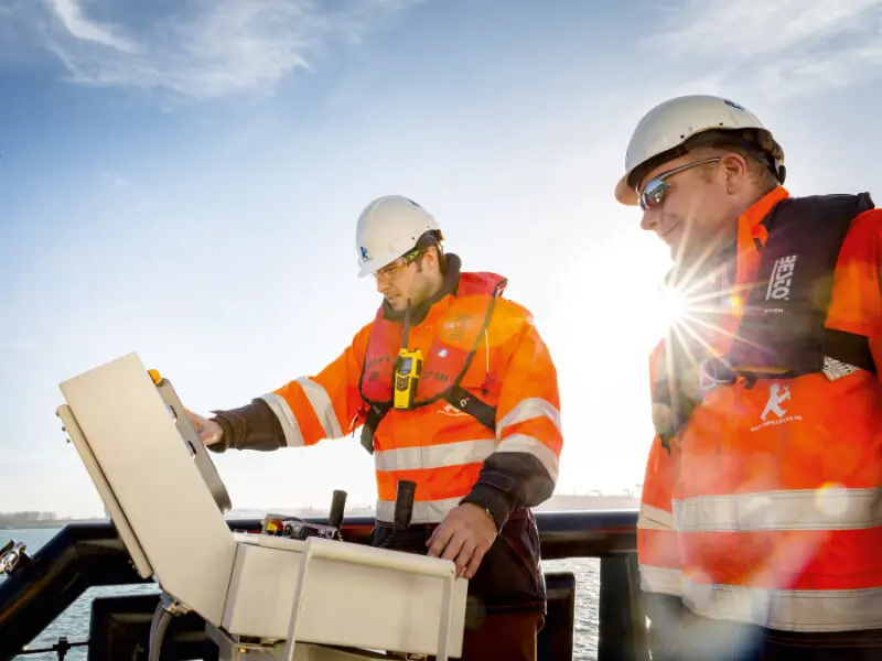 REDWAVE_OFFSHORE_AMPELMANN_BEDIENEN-PANEEL_20160126_FCS5009_Ampelmann_L-type_inshore_800X600